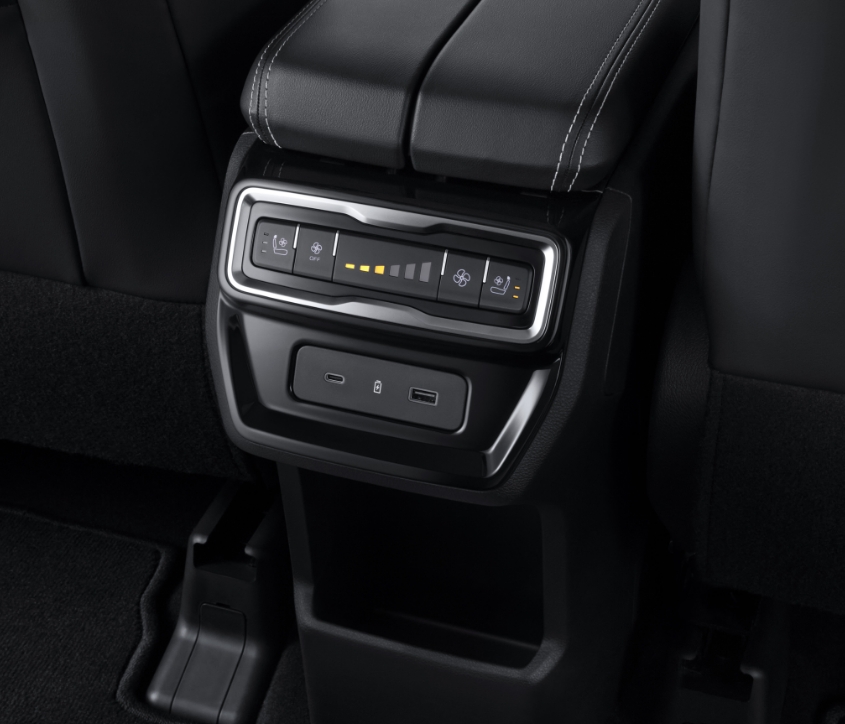 Independent-Rear-Air-Conditioning
